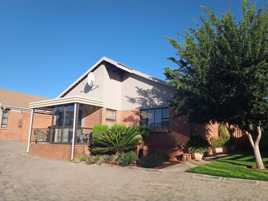 2 Bedroom Property for Sale in Vredenhof Sh Free State